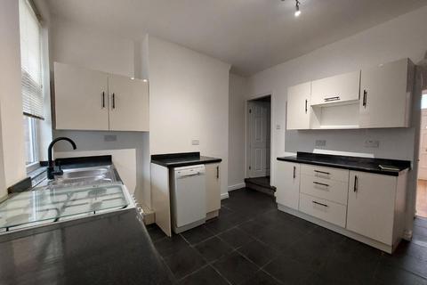 2 bedroom terraced house to rent, High Street, Newchapel ST7