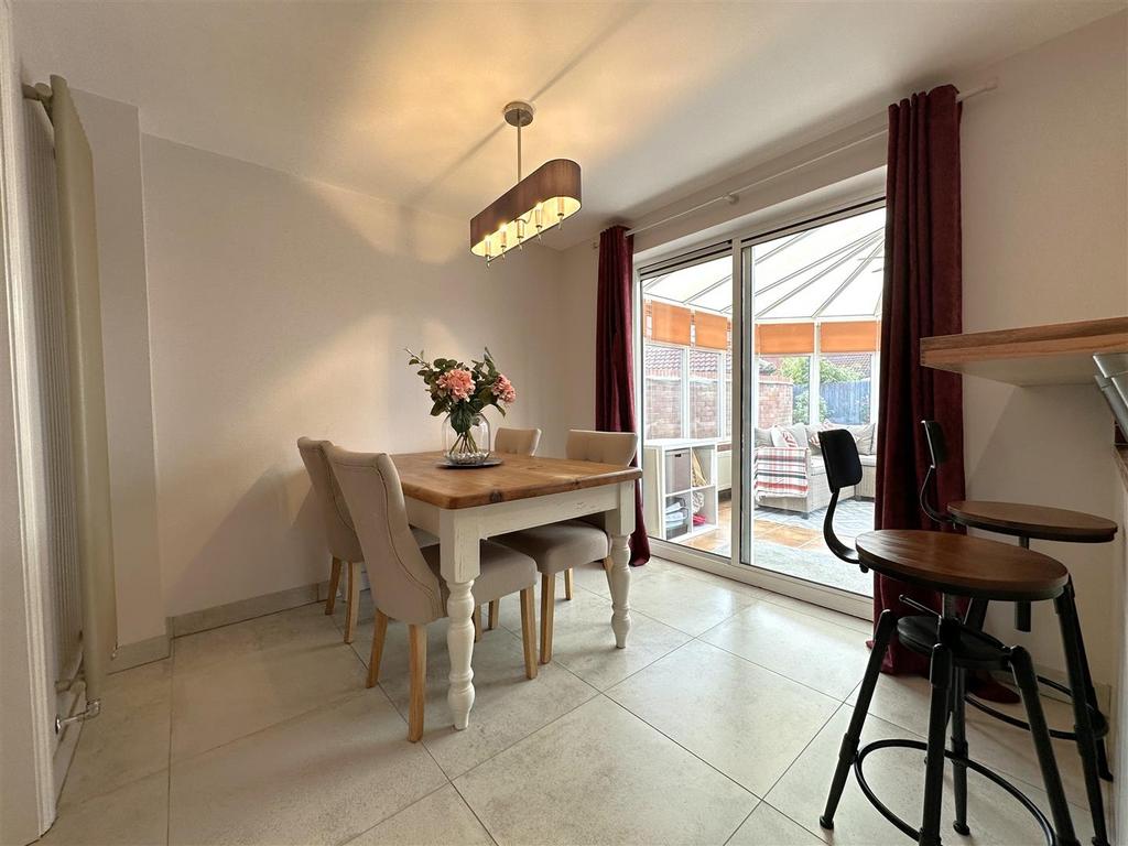Dining Area 064