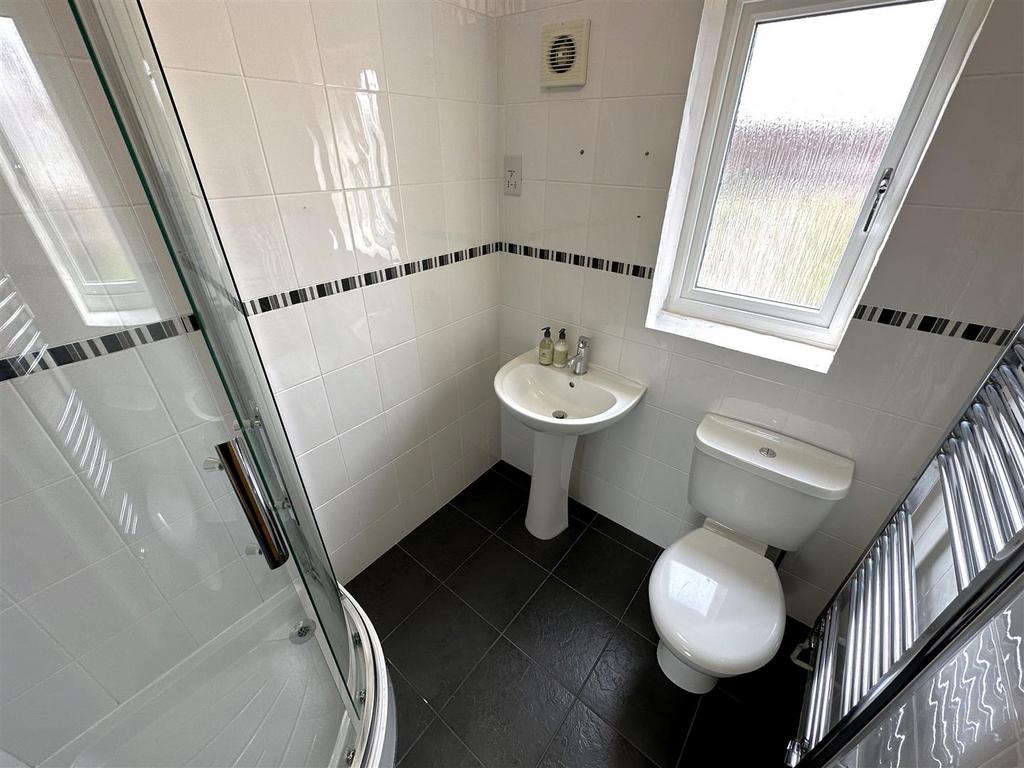 Modern En-Suite Shower Room 152