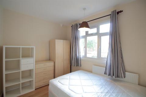 3 bedroom apartment to rent, Brixton Hill Court, Brixton Hill SW2