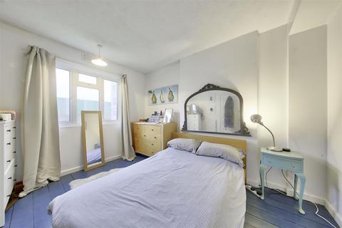 2 bedroom flat for sale, Brixton Hill Court, Brixton SW2