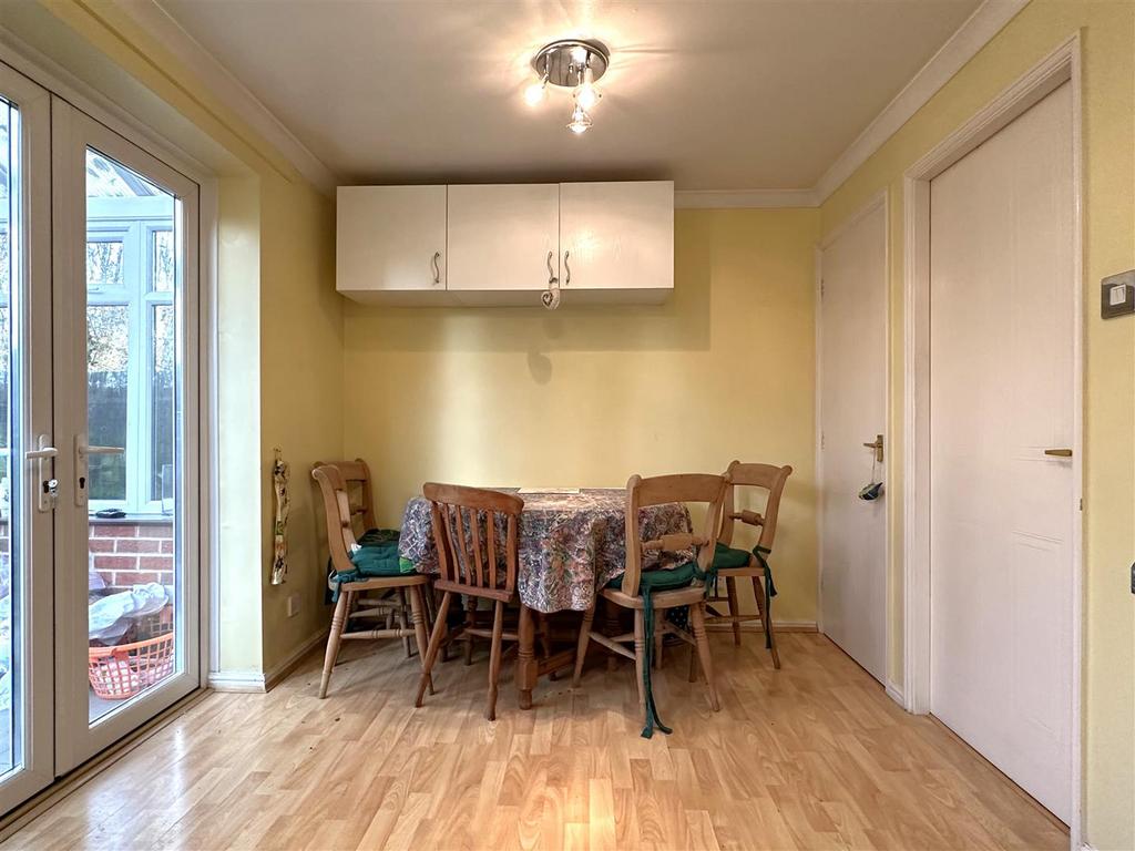 Dining Area 775