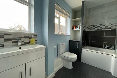3 Hardings Drive, Dursley, GL11 4LP