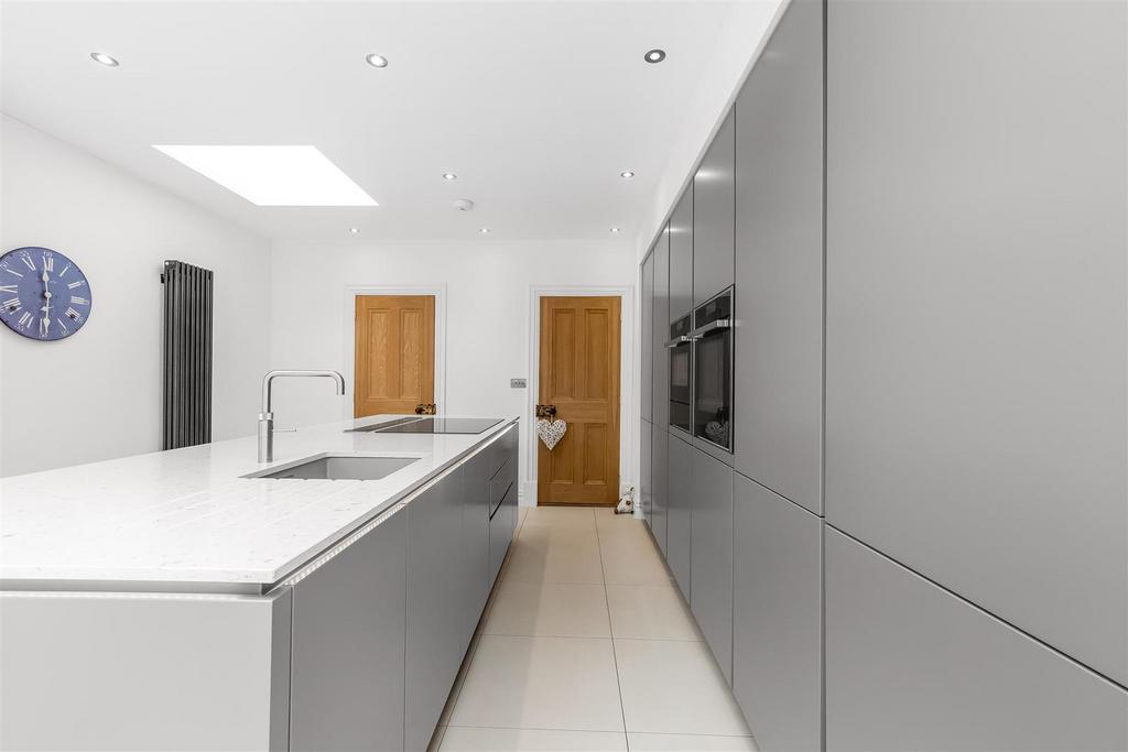 KITCHEN/DINER/DOORS TO UTILITY ROOM &amp; ENTRANCE HAL