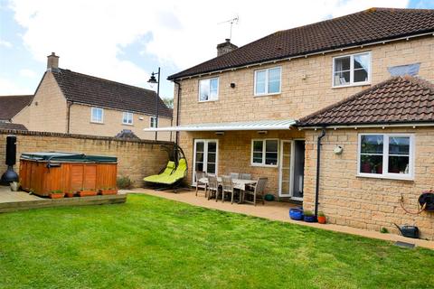 4 bedroom detached house for sale, Tench Road, Calne