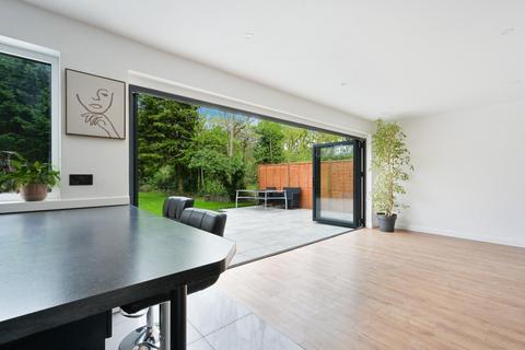 326 Kingston Road, Epsom, KT19 0SU