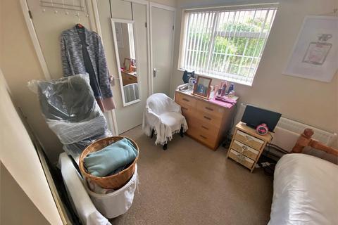 1 bedroom flat for sale, Glamis Close, Burton-On-Trent DE13