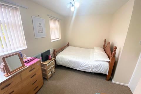 undefined, Glamis Close, Burton-On-Trent DE13