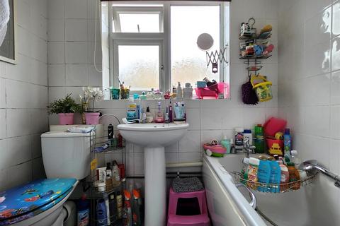 72 Mandeville Road, Enfield, EN3 6SL