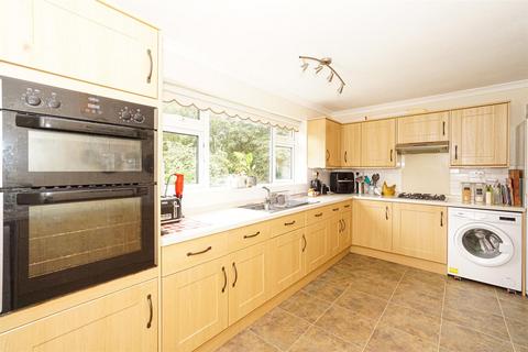 4 bedroom detached house for sale, Henderson Close, Hastings