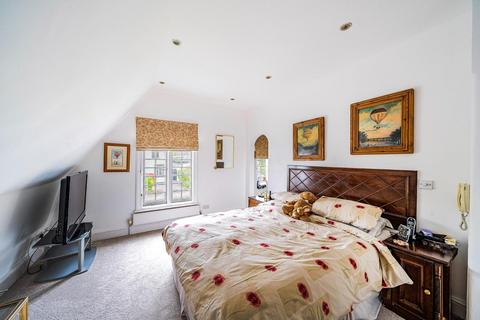 2 bedroom detached house for sale, Victoria Road, London