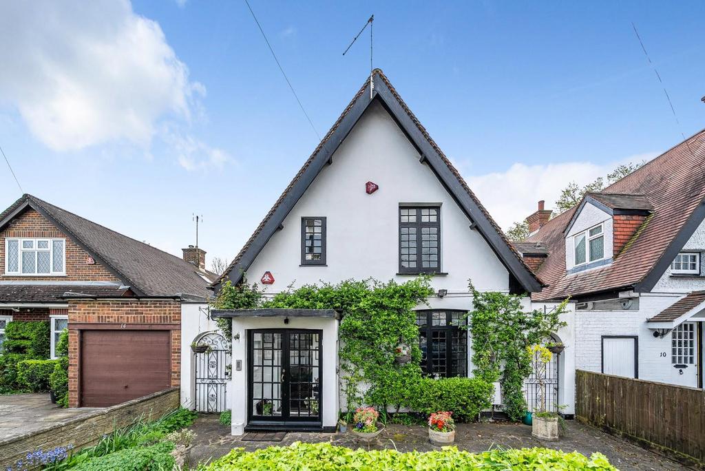 Victoria Road, London 2 bed detached house for sale £795,000