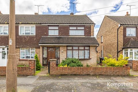 3 bedroom end of terrace house for sale, Wickham Road, Chadwell St Mary, Grays