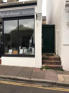 Studio to rent, Crown Street, Eastbourne BN21
