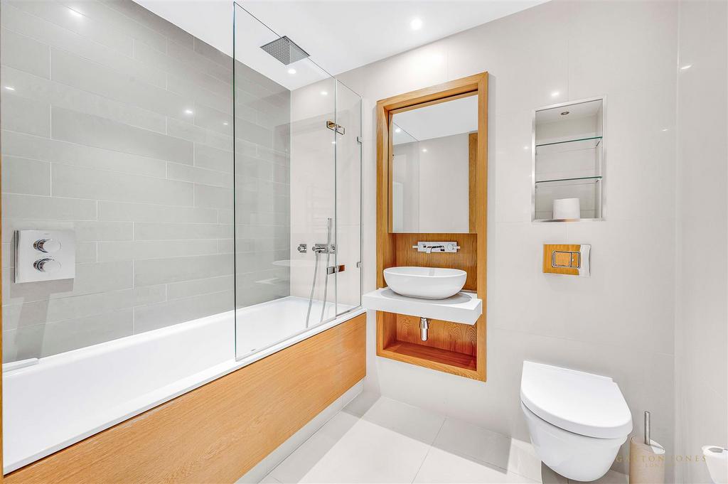 Bathroom.JPG