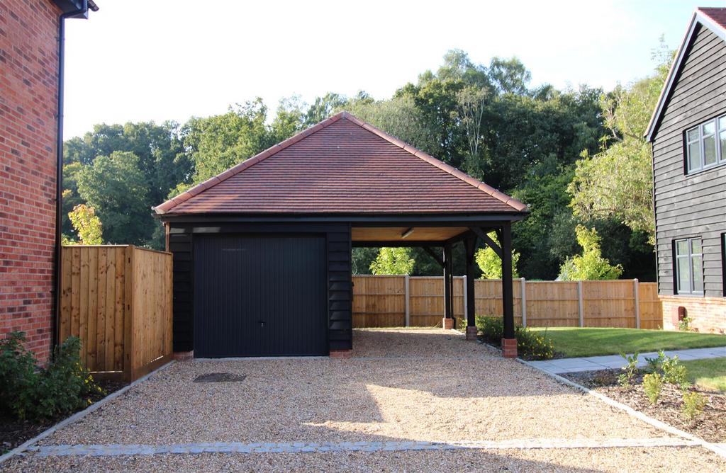 Garage with Car Port.JPG