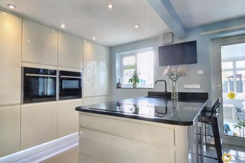 18 Billingham Close, Wakefield, WF2 0TR