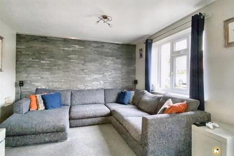 18 Billingham Close, Wakefield, WF2 0TR