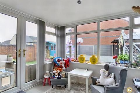 18 Billingham Close, Wakefield, WF2 0TR
