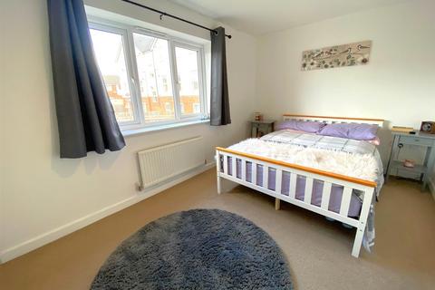 90 Bradfield Way, Dudley, DY1 4FB