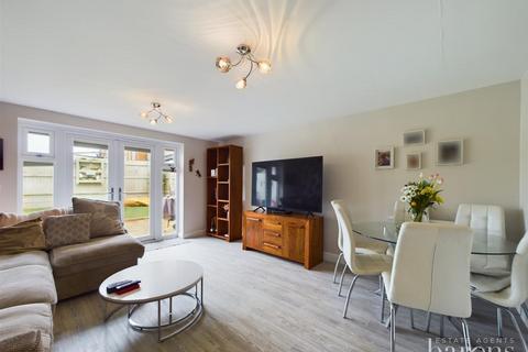 4 bedroom semi-detached house for sale, Mulligan Way, Basingstoke RG24