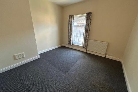 2 bedroom terraced house to rent, Grinton Avenue, Welbeck Street, Hull