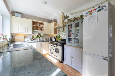 43 Burnards Field Road, Colyton, EX24 6PE