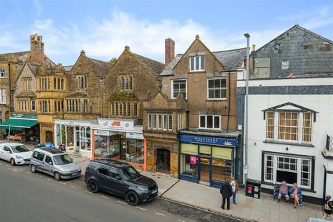 3 bedroom apartment to rent, Fore Street, Chard