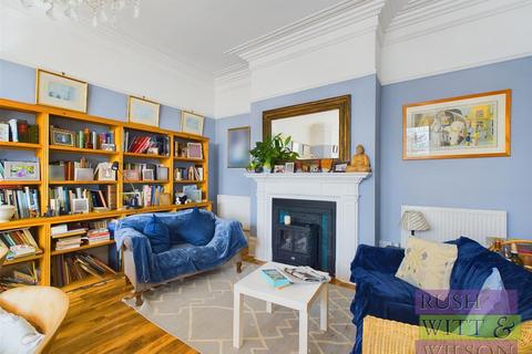 2 bedroom flat for sale, Grosvenor Crescent, St Leonards-On-Sea