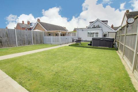 3 bedroom detached house for sale, Park Road East, Sutton-On-Sea LN12