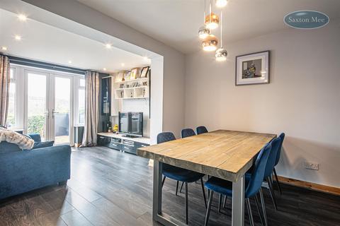 30 Hillcrest Road, Deepcar, Sheffield, S36 2QL