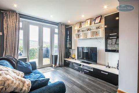 30 Hillcrest Road, Deepcar, Sheffield, S36 2QL