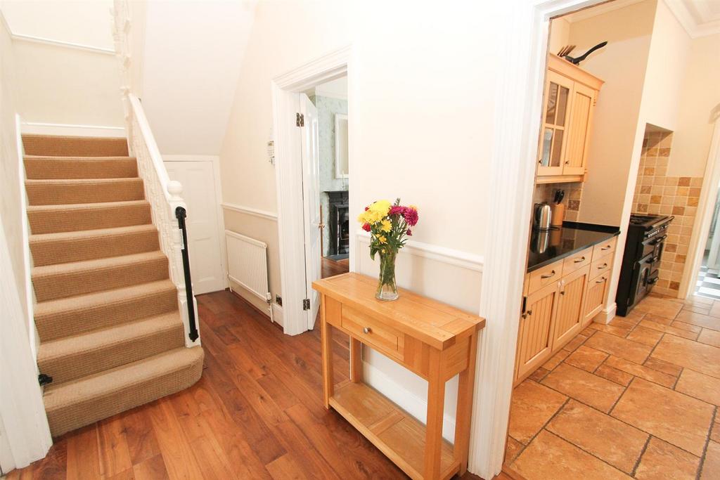 Blenheim Gardens, Wallington SM6 4 bed semidetached house for sale £