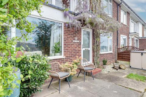 2 bedroom flat for sale, New Road, Leigh-On-Sea SS9