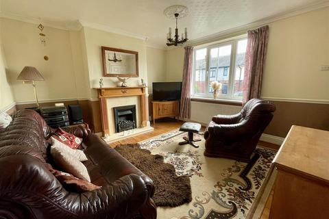 3 bedroom end of terrace house for sale, Greenside Avenue, Staincross, Barnsley S75 6BB