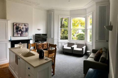 2 bedroom apartment to rent, Richmond Road, Taunton