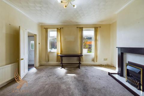 4 bedroom end of terrace house for sale, Barnsley Road, Barnsley S73