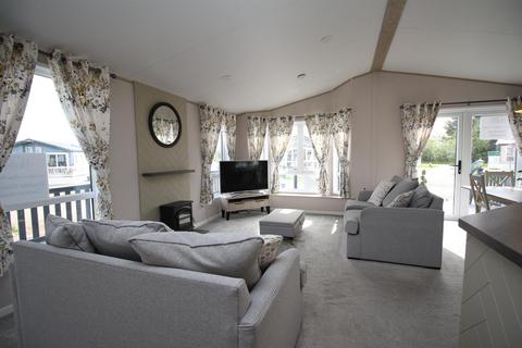 2 bedroom villa for sale, The Hollies, London Road