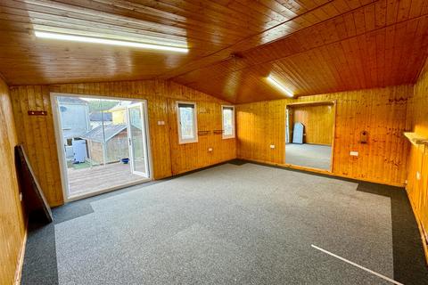 42 Neath Road, Tonna, Neath, SA11 3DJ
