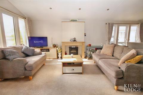 2 bedroom park home for sale, Colchester Road, St. Osyth, Clacton-On-Sea