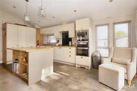 2 bedroom park home for sale, Colchester Road, St. Osyth, Clacton-On-Sea