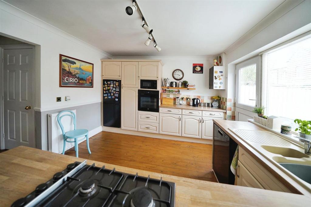 Kitchen / Dining Room