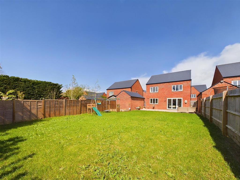 leighton-close-twigworth-gloucester-4-bed-detached-house-440-000