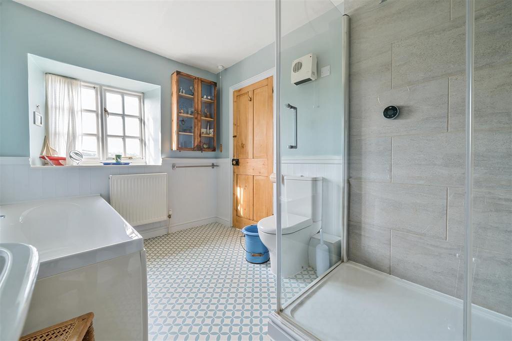 Bathroom.jpg