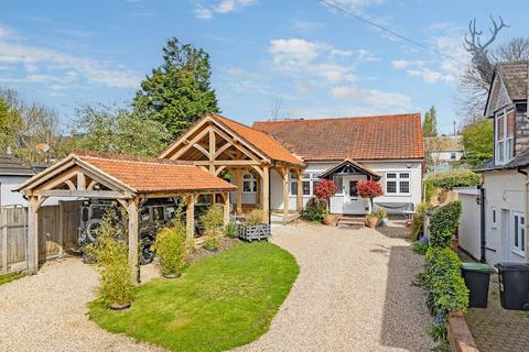 3 bedroom detached bungalow for sale, Brook Road, Epping