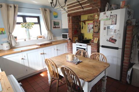 2 bedroom cottage for sale, Walkers Green, Marden, Hereford