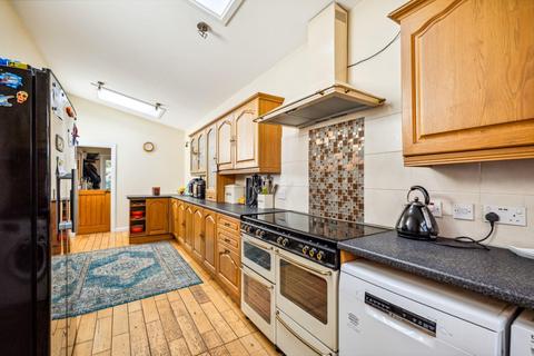 4 bedroom bungalow for sale, Willingham Road, Knaith Park, Gainsborough