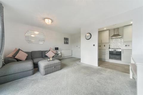 2 bedroom apartment for sale, Wesley Place, Epsom