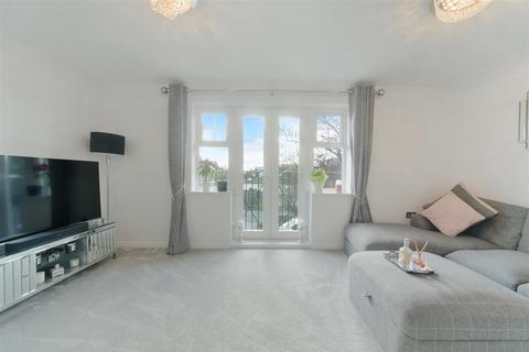 Flat 4, Bishops House Wesley Place, Epsom, KT18 5FB