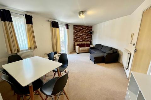 2 bedroom flat to rent, Ovett Gardens, Gateshead